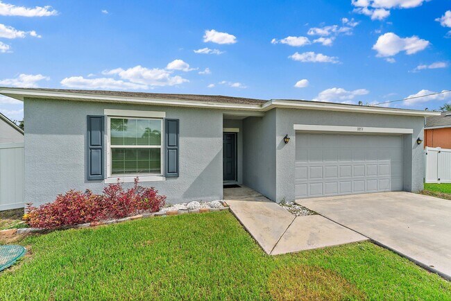 Building Photo - 1053 SW Coleman Ave