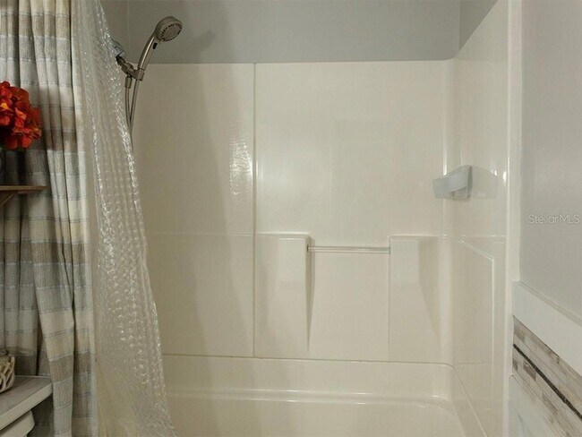 Building Photo - 380 Base Ave E