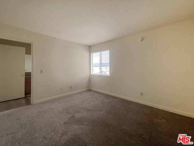 Building Photo - 331 S Gramercy Pl