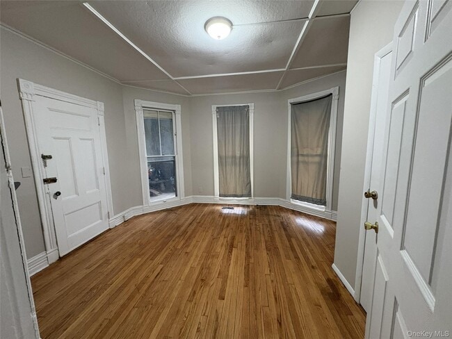 Building Photo - 77 Linden Ave