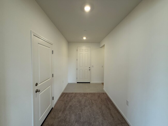 Building Photo - Brand NEW single story home in Hughson!