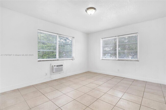 Building Photo - 6921 Rue Vendome