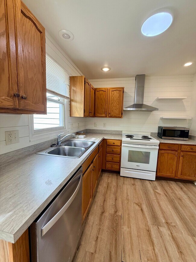Building Photo - 202 Heatherwood Dr