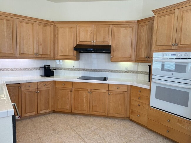Building Photo - 877 Emerald Hills Cir