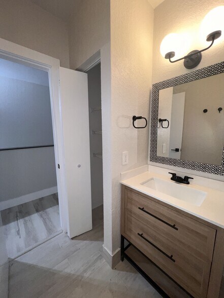 Building Photo - 4746 NW 89th Ave