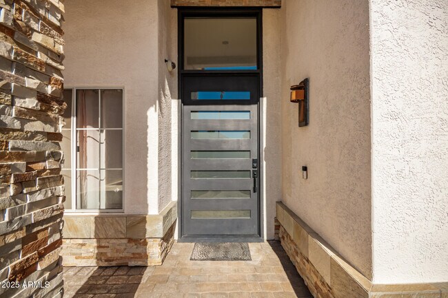 Building Photo - 4430 E Graythorn St