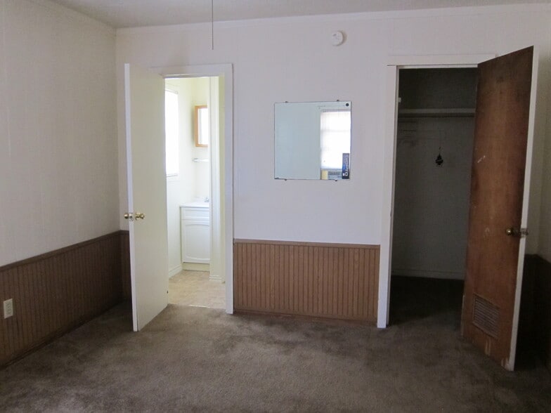 Building Photo - 414 Trinity St