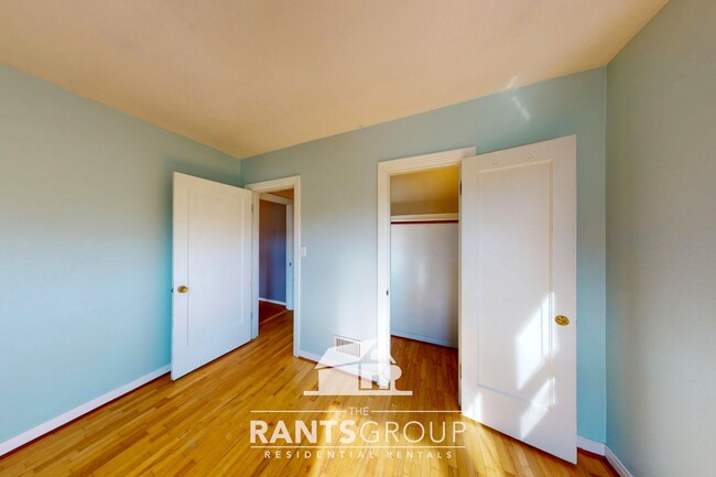 Building Photo - 2-Bedroom Home with Basement on a Spacious...