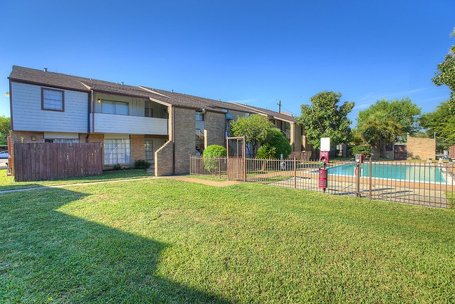 Building Photo - Villa Marina Apartments