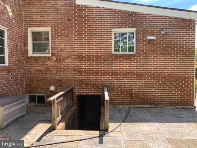Building Photo - 3120 Winnett Rd