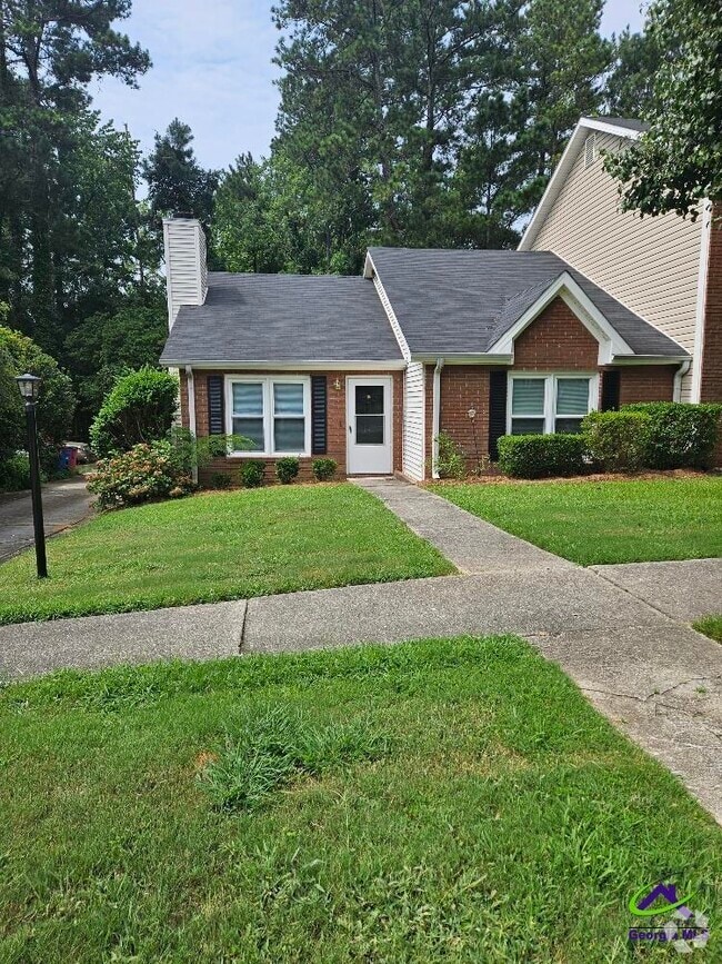 Building Photo - 131 Manor Row