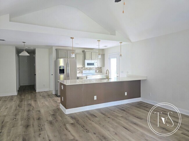 Building Photo - 17 Ristona Dr