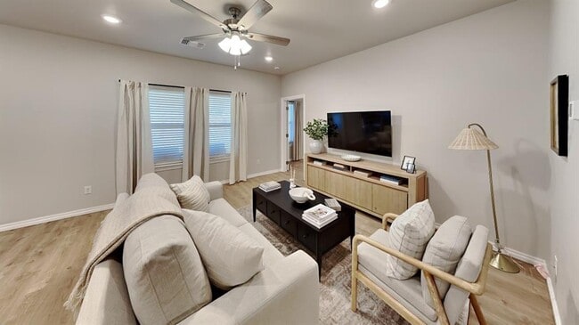 Building Photo - 6801 Labelle Dr