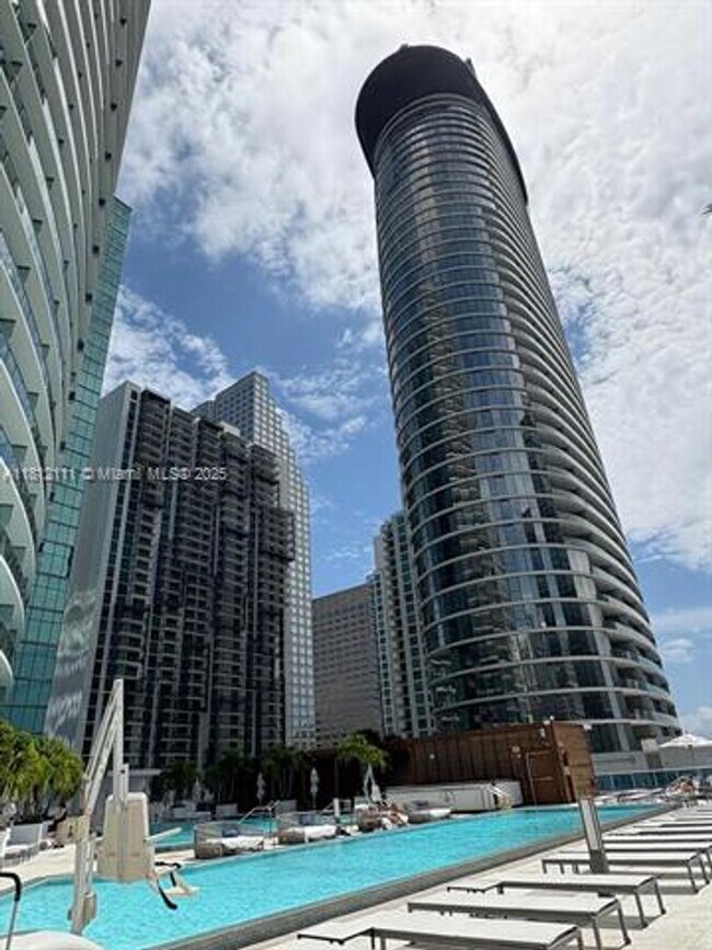 Building Photo - 200 Biscayne Blvd Way