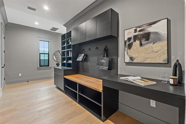 Building Photo - 807 W Park Ave