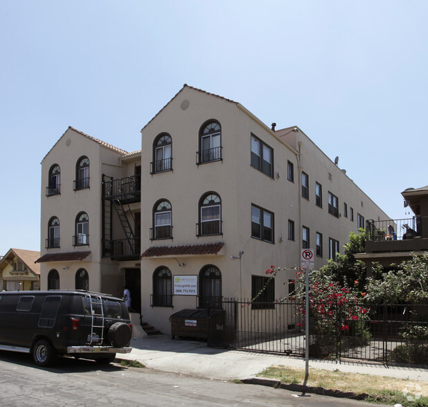 210 W 43rd Pl - 43rd Place Apartments