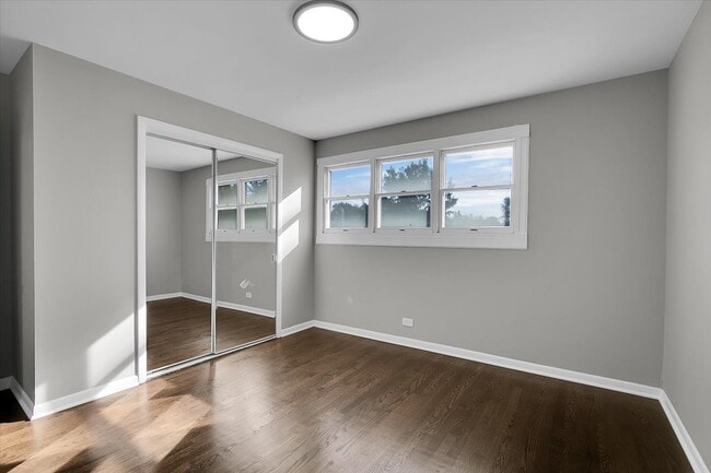 Building Photo - 329 E Jefferson St