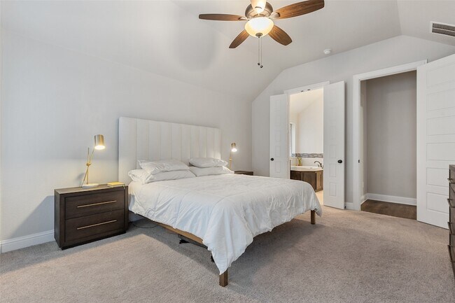 Building Photo - 2607 Rosebud Ln