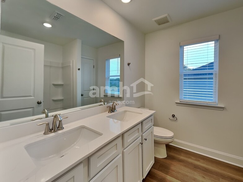 Building Photo - 1419 Aquamarine Dr