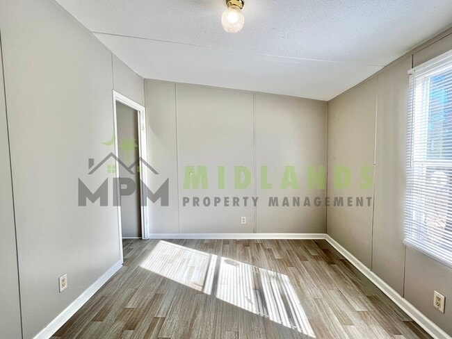 Building Photo - 323 Tabor Dr