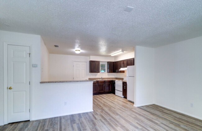 Building Photo - 5345 Laurel Pl