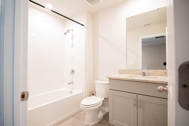 Building Photo - 425 Legacy Lp