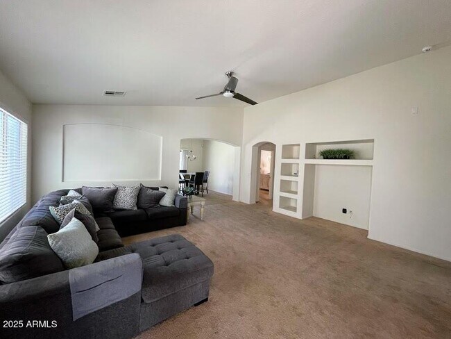 Building Photo - 44147 W Snow Dr