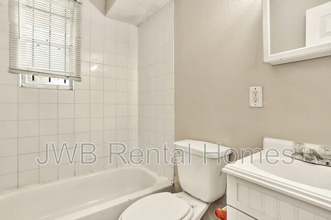 Building Photo - 1580 W 19th St