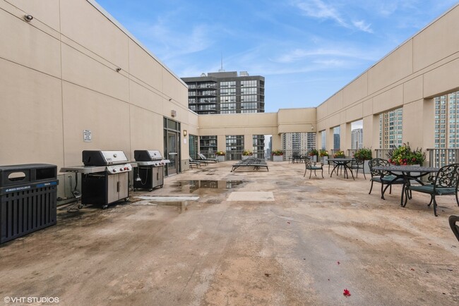 Building Photo - 2 E Erie St