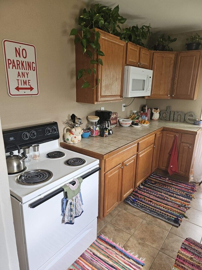 Building Photo - 1001 Kendall St