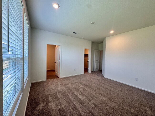 Building Photo - 25577 Balsamroot Dr
