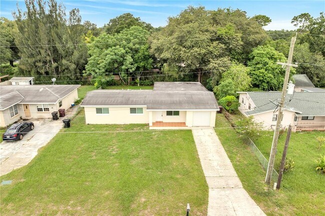 Building Photo - 1040 San Luis Dr