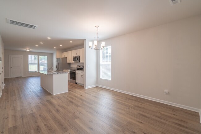 Building Photo - 223 Hoskins Ave Dr