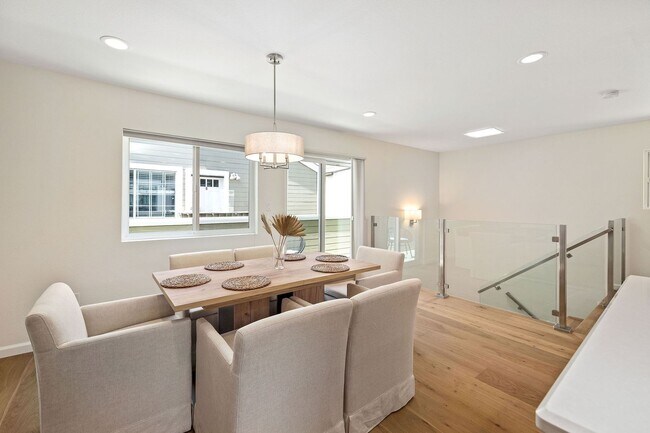 Building Photo - Beachside Retreat – Steps to the Sand in Hermosa Beach!