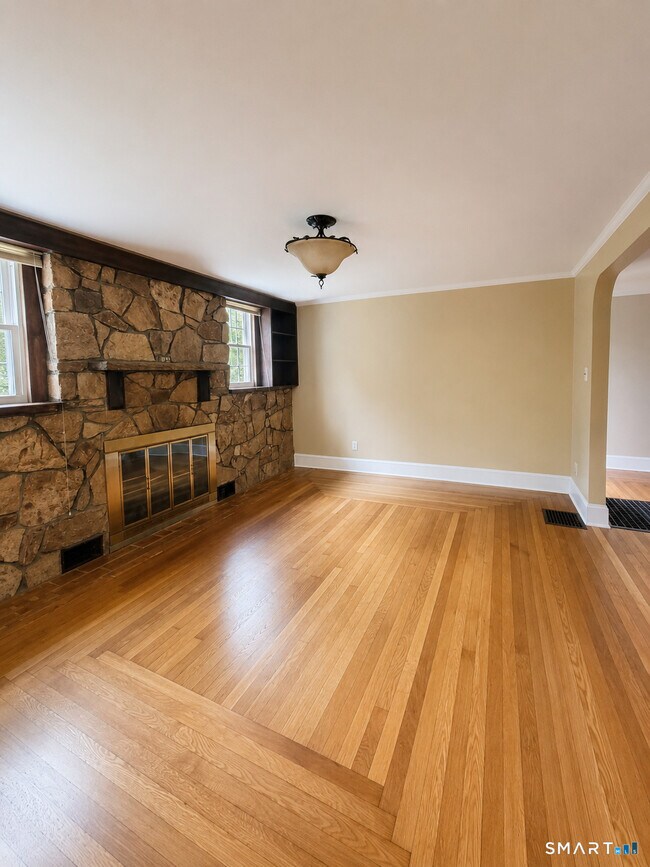 Building Photo - 561 Hopewell Rd