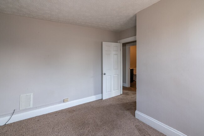 Building Photo - 1474 N 5th St
