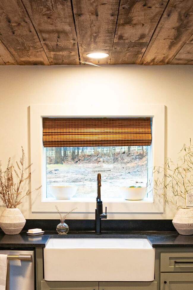 Building Photo - 8442 E McNelly Rd