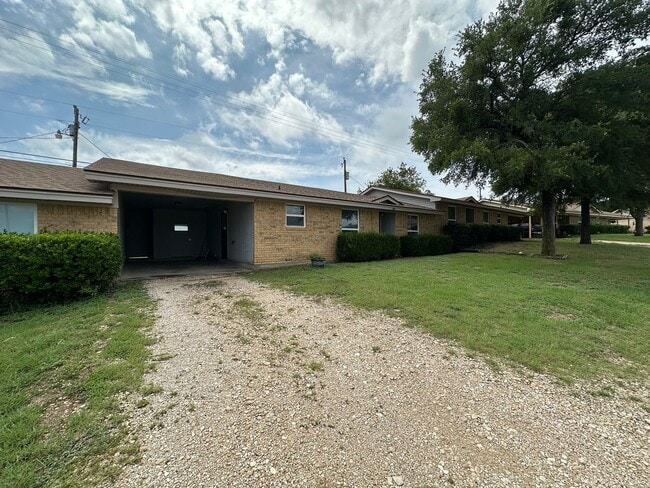Building Photo - 204 Karem Cir