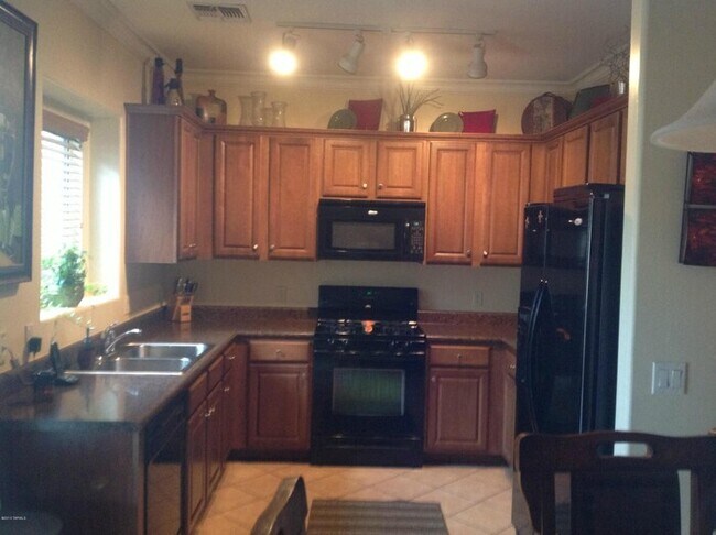 Building Photo - Spacious Rita Ranch Home with Modern Comforts & Community Perks!