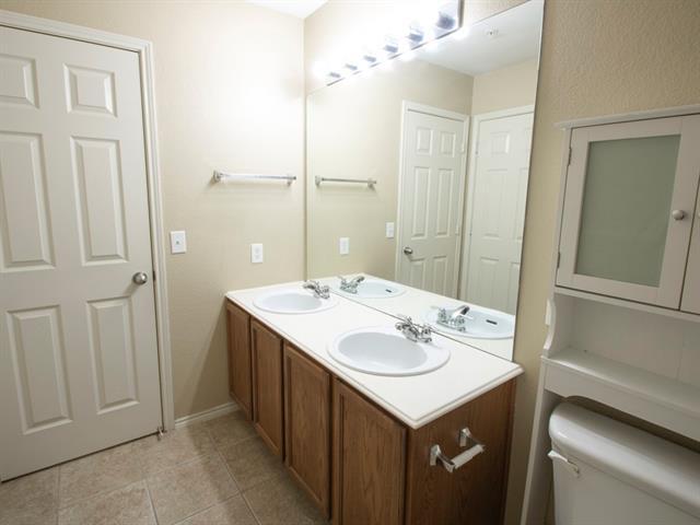 Building Photo - 2228 Stonepark Pl
