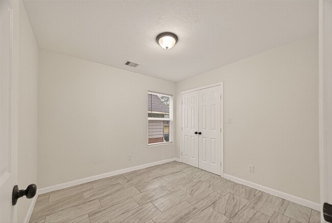 Building Photo - 4302 Hirsch Rd