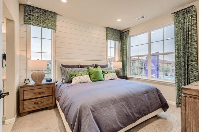 Building Photo - Embrace urban living in Highlands Ranch, CO with a new home at Verona.