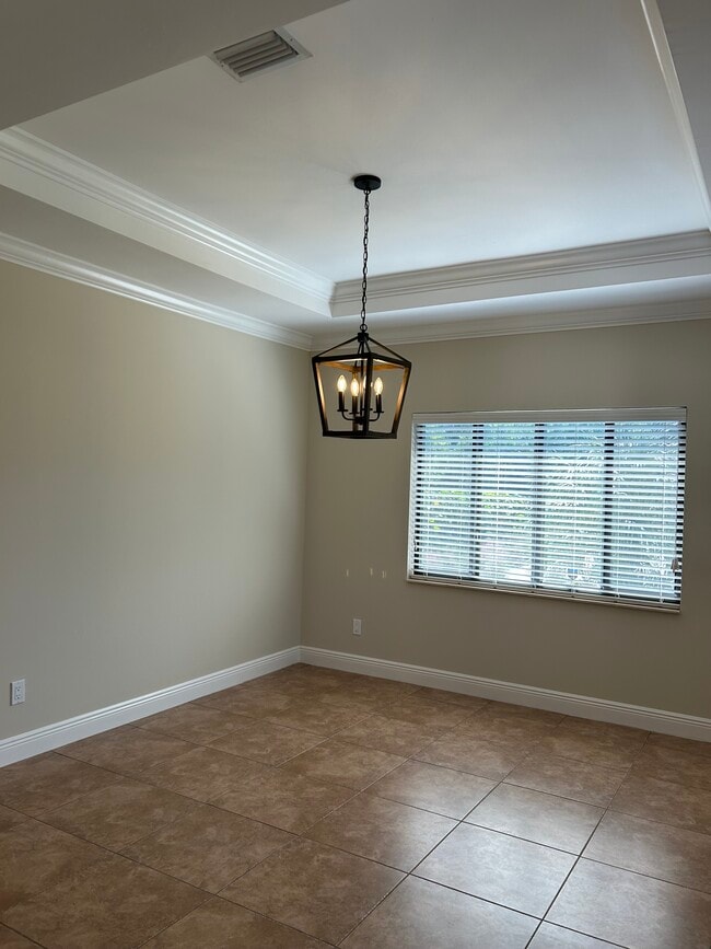 Building Photo - 4412 Vanda Dr