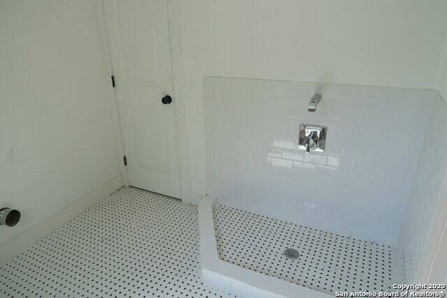 Building Photo - 430 E French Pl