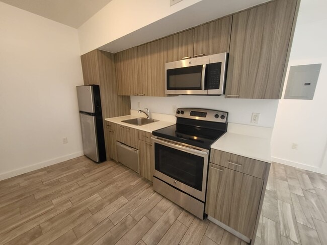 Building Photo - 551 Michigan Ave