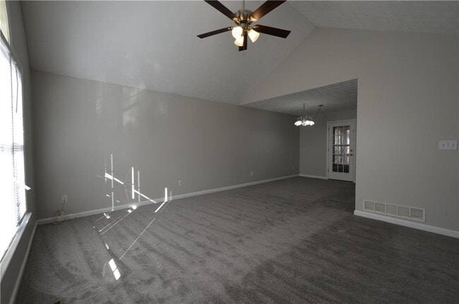 Building Photo - 140 Stewart Dr