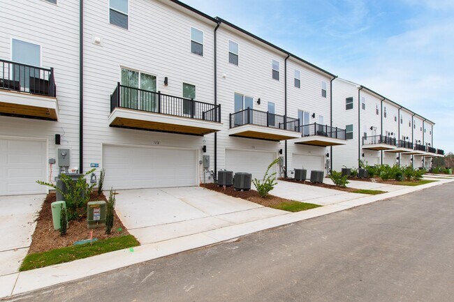 Building Photo - Stunning 4-Bedroom Home for Rent in Prime Cary Location!
