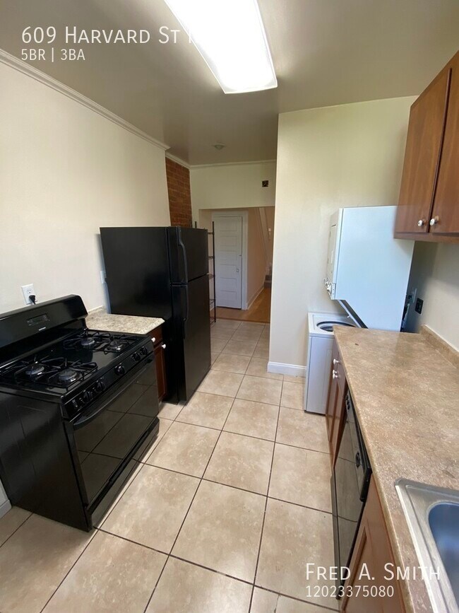 Building Photo - 5 Bedroom Townhouse Next To Howard Univers...