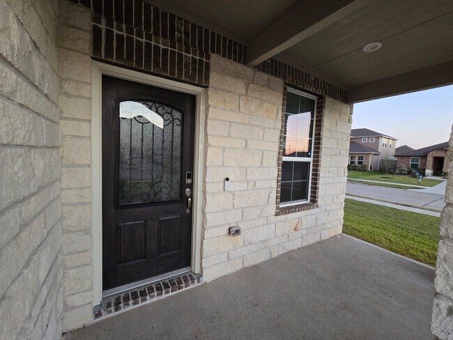 Building Photo - 6923 Lebec Dr