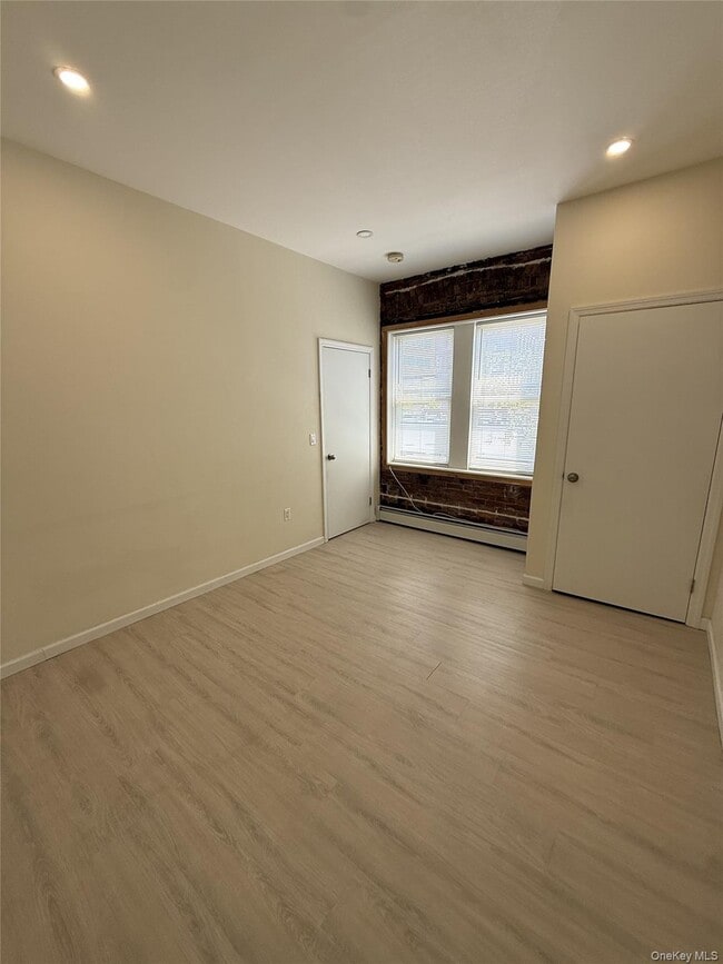 Building Photo - 127 Mineola Blvd